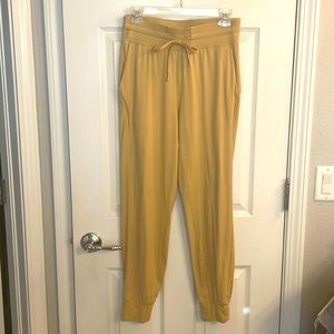 Lululemon - Ready to Rulu High-Rise Jogger